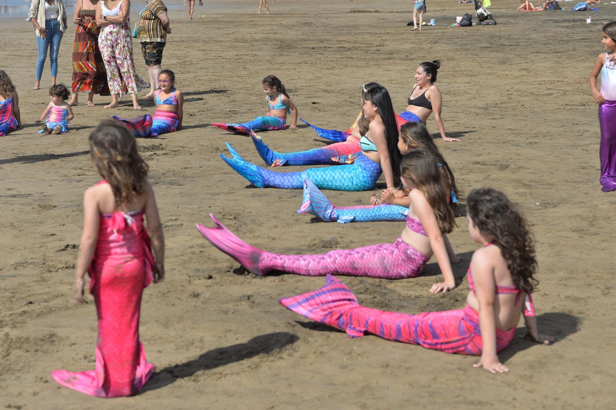 Actividades en la playa de Las Canteras de la primera escuela de sirenas y tritones de Gran Canaria (8/05/2021)