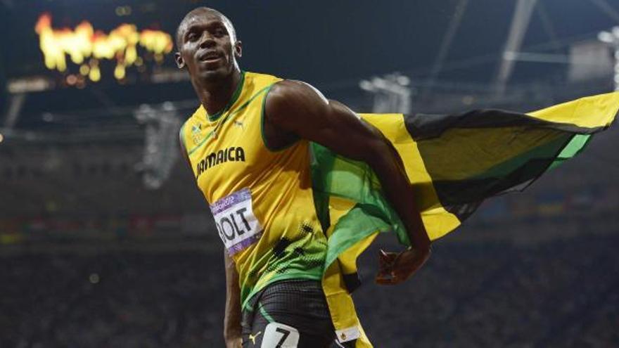 Bolt celebra su victoria en los 200. | dylan martínez / reuters