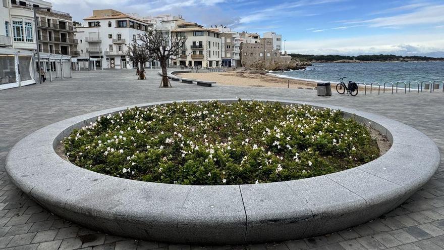 L'Escala impulsa un concurs pel disseny de la nova escultura marinera al giratori de la Platja