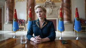 Kate Winslet como Elena Vernham en The regime