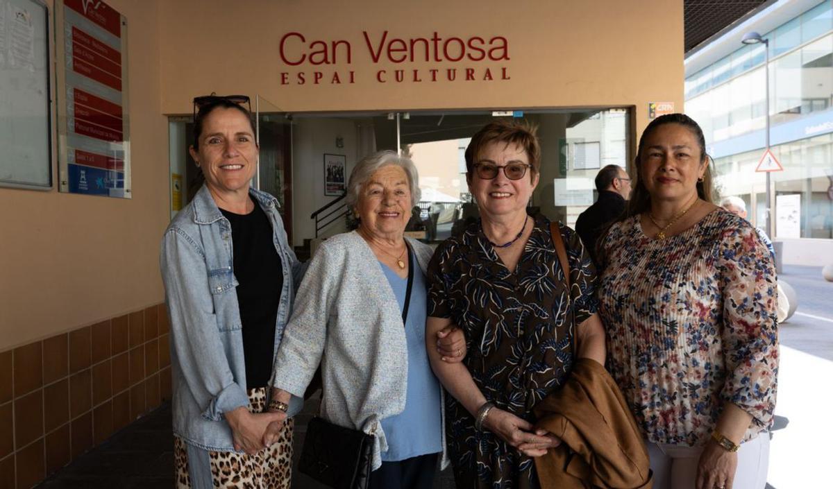 Carol Cardona (sobrina nieta de Serra), Serra, Rosa Escandell (sobrina) y Vilma Soto (cuidadora)