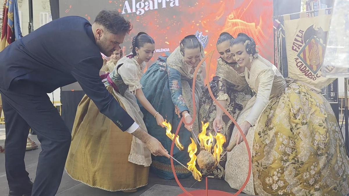 La llama de Algarra revive eterna en las Fallas de València