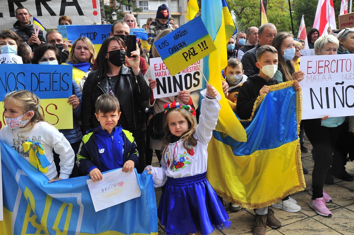 Concentración contra la guerra en Ucrania en febrero en Torrevieja