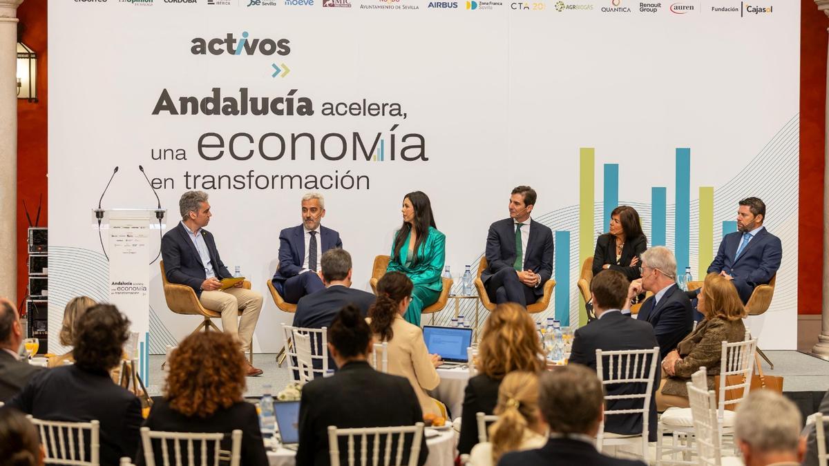 Integrantes de mesa 'Empresas que aceleran la economía de Andalucía'