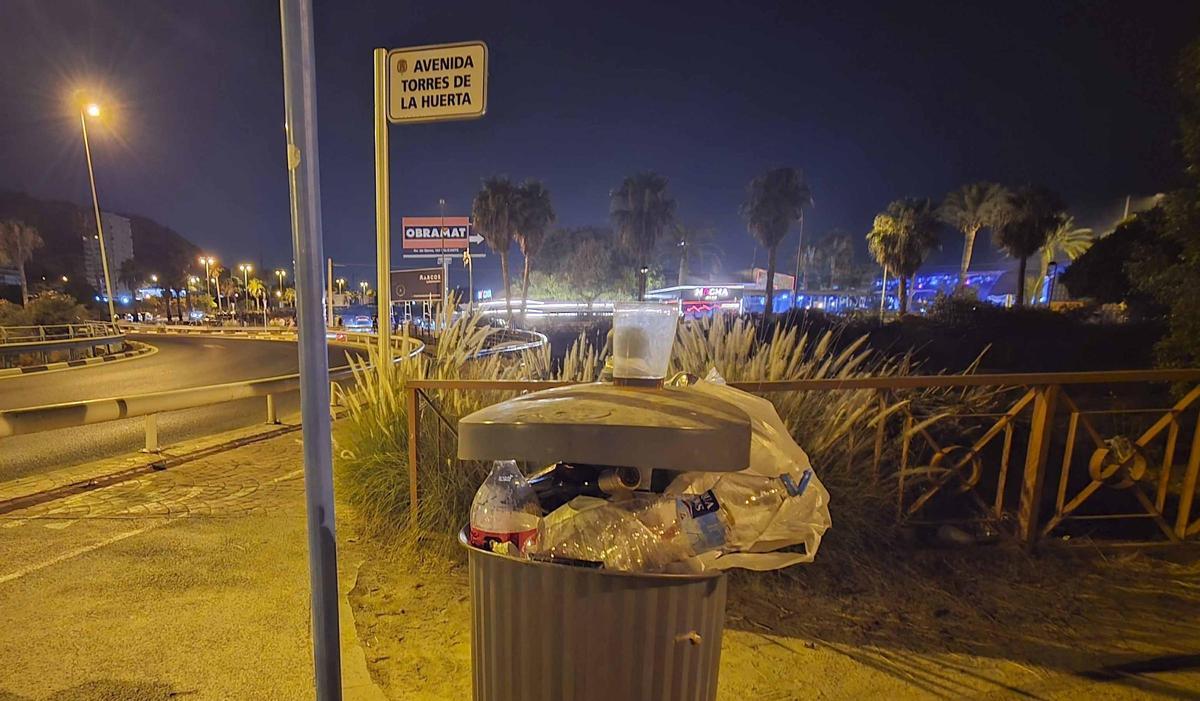 Botellón en la zona de la Albufereta en Alicante