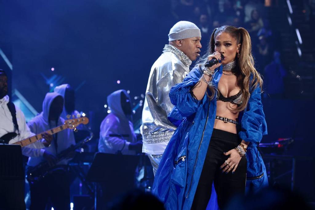 Jennifer Lopez durante su actuación en Rock and Roll Hall of Fame