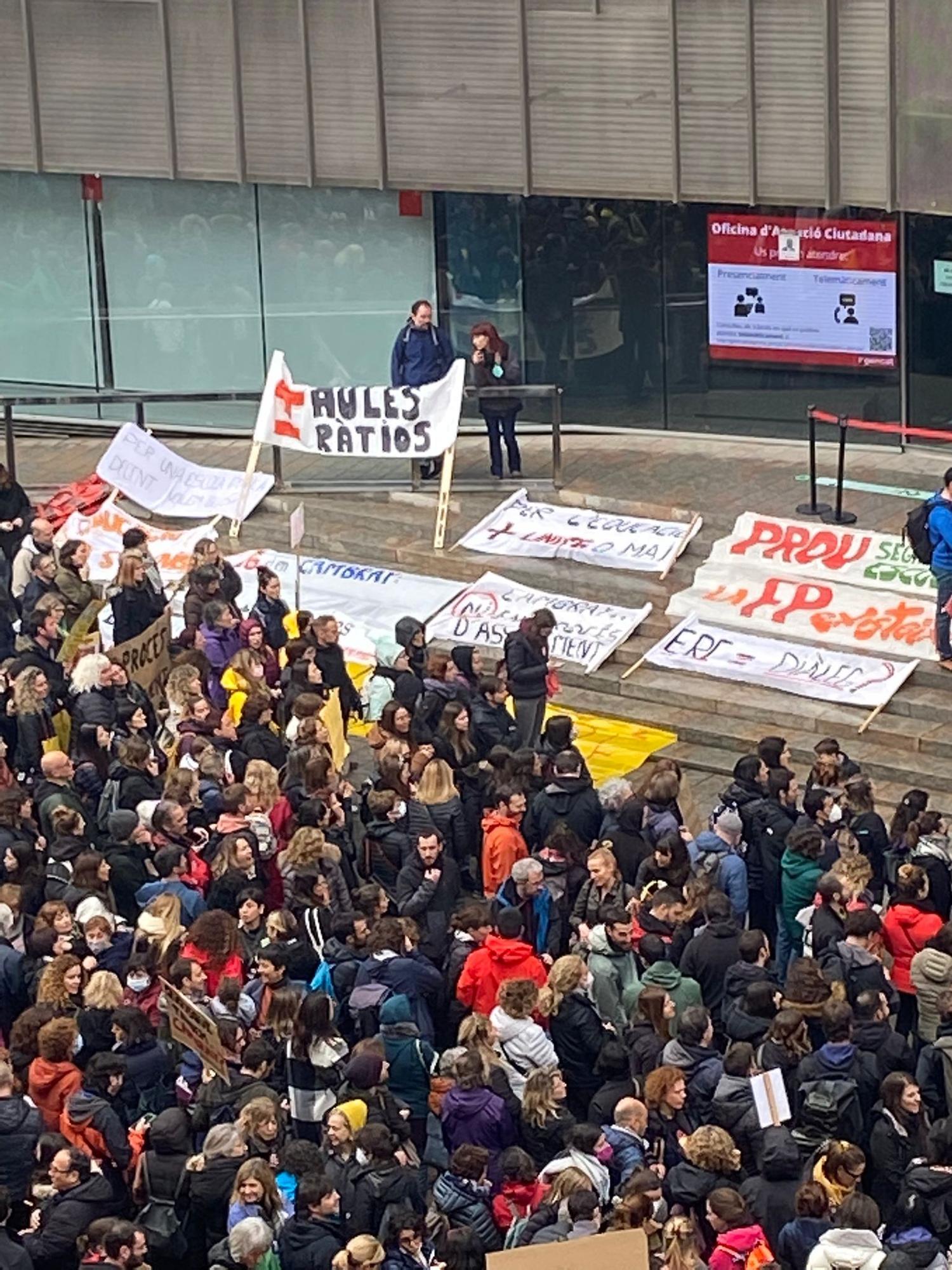 Manifestació del professorat en contra del Departament d'Educació a Girona