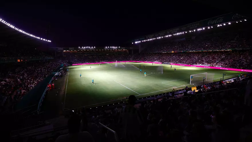 El Córdoba CF ya investiga los apagones sufridos en el Trofeo Puertas de Córdoba