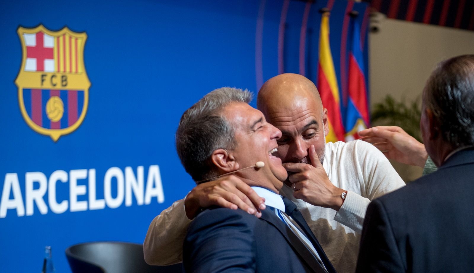 Laporta y Guardiola, en el Auditori 1899 del Camp Nou en la presentación del Barça-City en la lucha contra la ELA