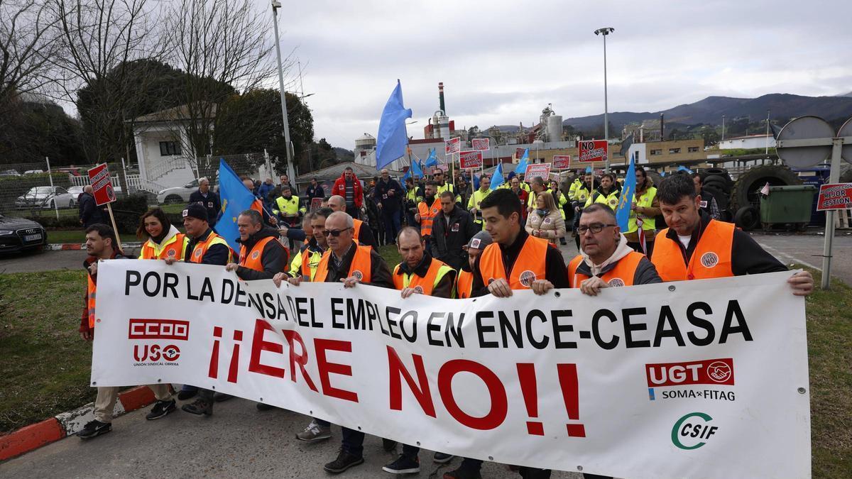 Apoyo mayoritario de los trabajadores de Ence en Navia al ERE, con el ...