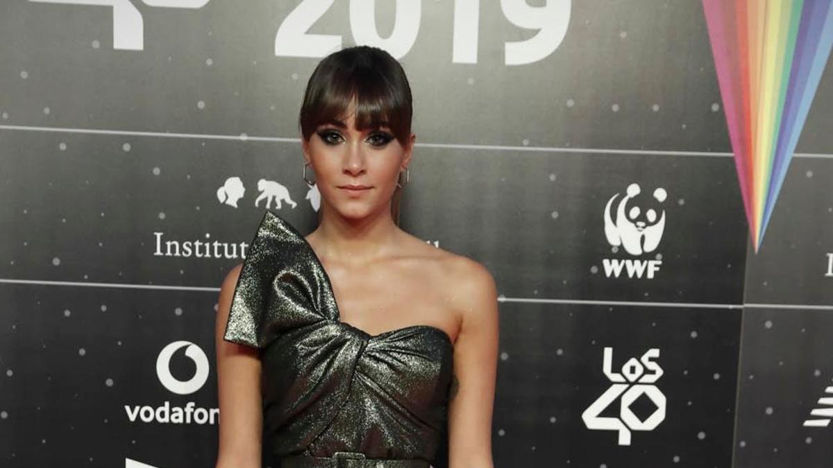 Copia el look con vestido con lazo de Aitana