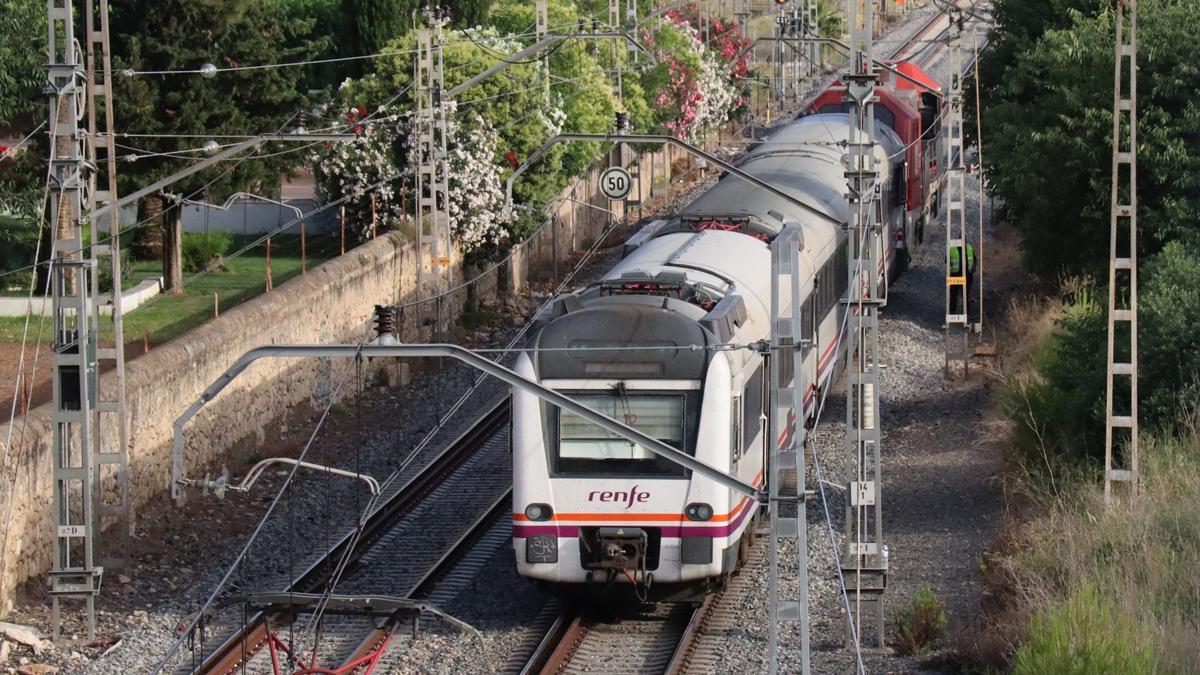 Choque entre una locomotora y un tren regional en Vila-seca (Tarragona)