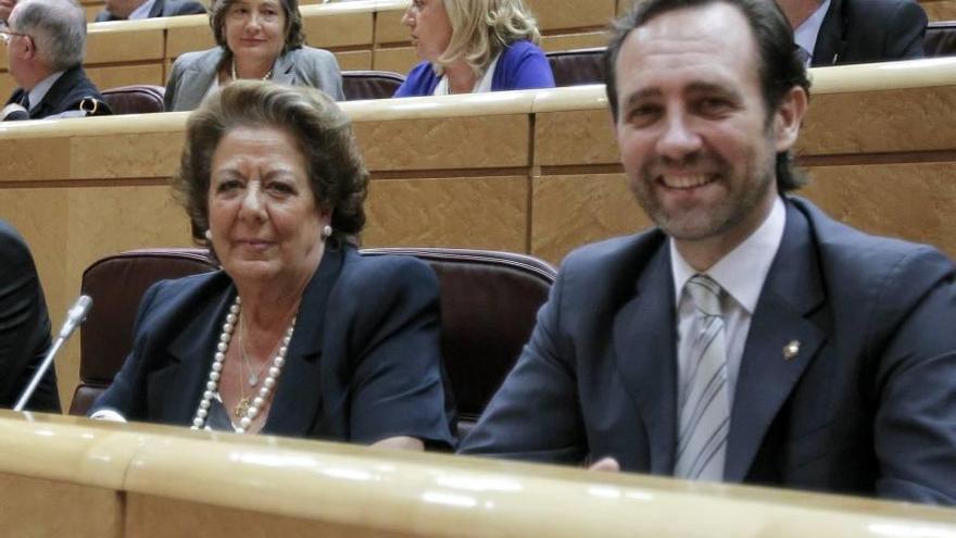 Bauzá, junto a Barberá, en un escaño del Senado.