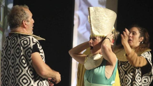 Una de las escenas de la ópera en el paraninfo del Colegio Universitario. | ALBA PRIETO