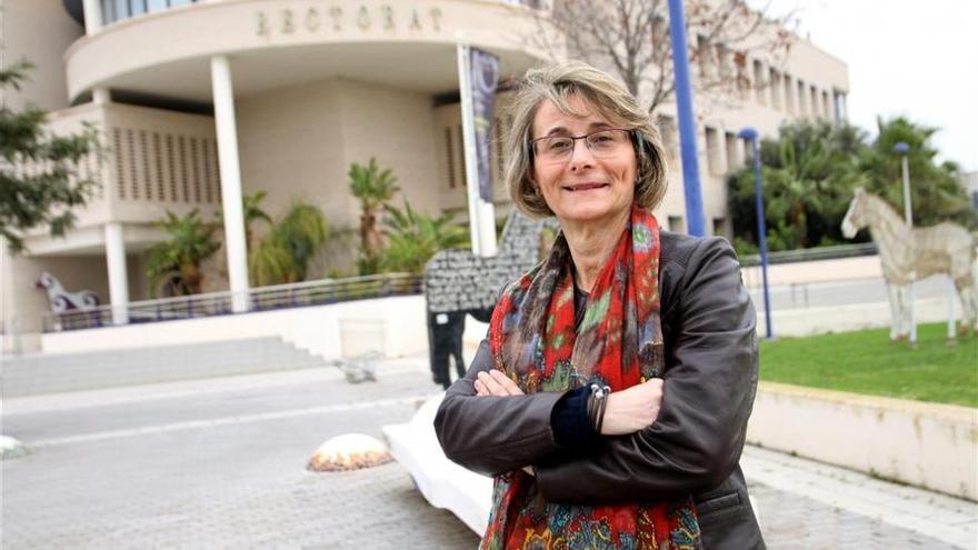 Eva Alcón incluye a tres exrectores en su candidatura para liderar la UJI