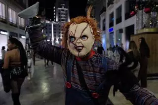 Málaga se viste de Halloween: los disfraces pasean por el centro