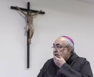 Aluvión de críticas al Arzobispo por cuestionar la transigencia con "los moritos": el Gobierno asturiano lo sitúa "al borde de la herejía"