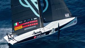 El Luna Rossa Prada Pirelli durante las semifinales.