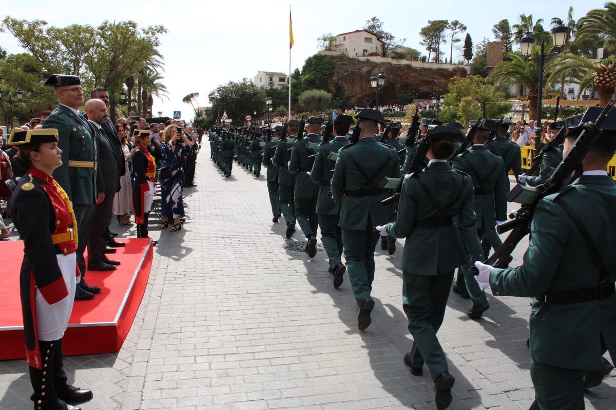 Desfile de la Guardia Civil en la celebración de su patrona en Mijas.