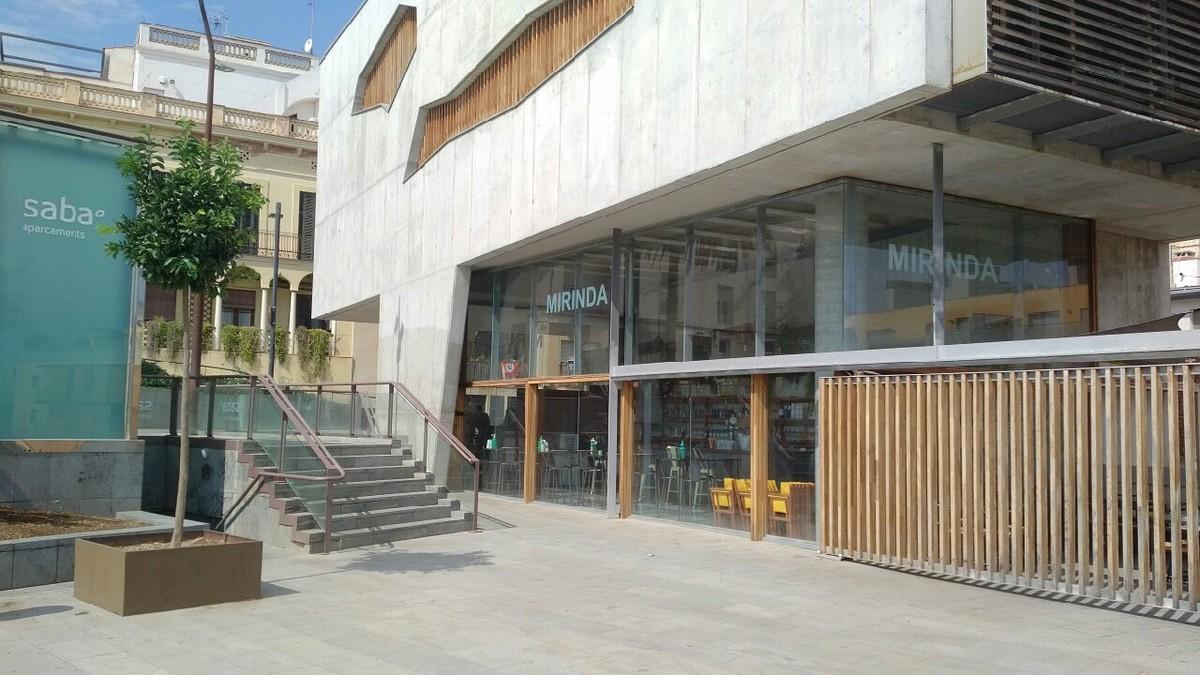El bar Mirinda de Mataró, ubicado en la Plaça de Can Xammar, en un local de propiedad municipal.