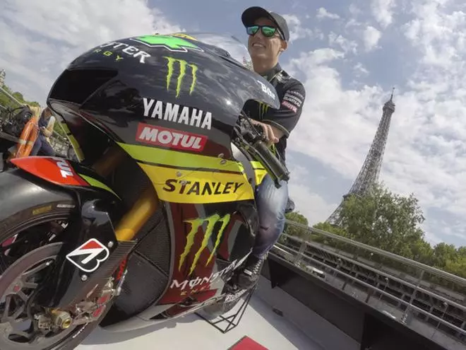 Los pilotos de MotoGP se relajan antes de la batalla