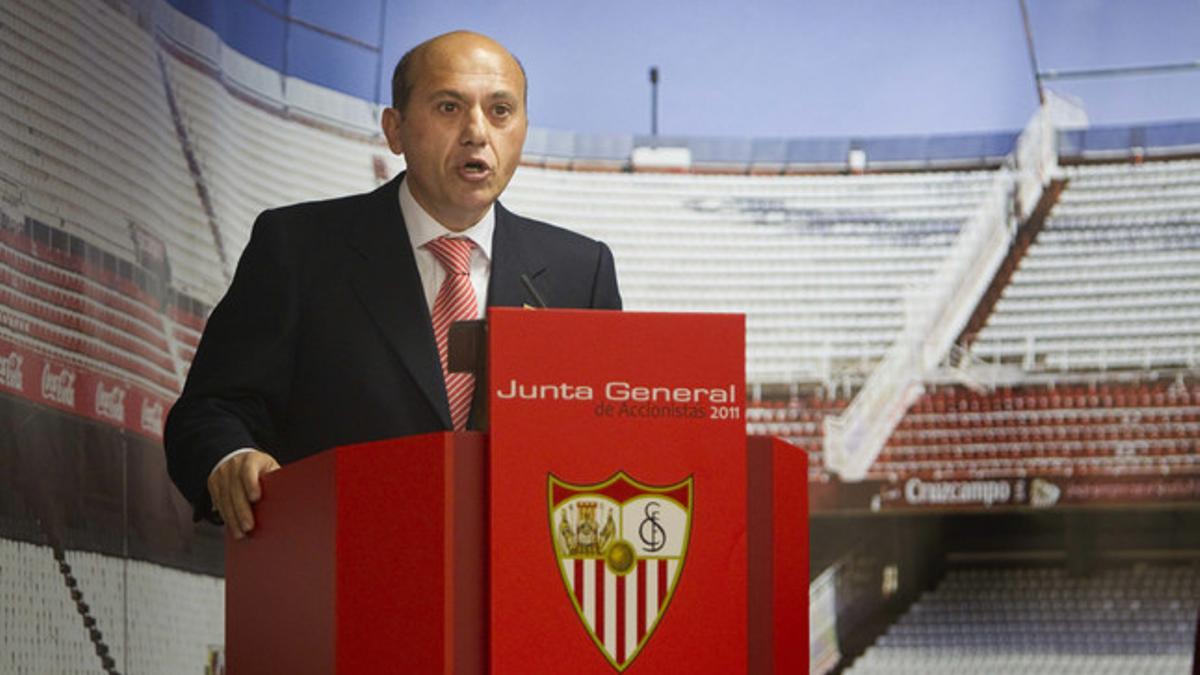 El presidente del Sevilla FC, Jose María del Nido, durante la presentación de su informe ante la junta general de accionistas, el viernes, en Sevilla.