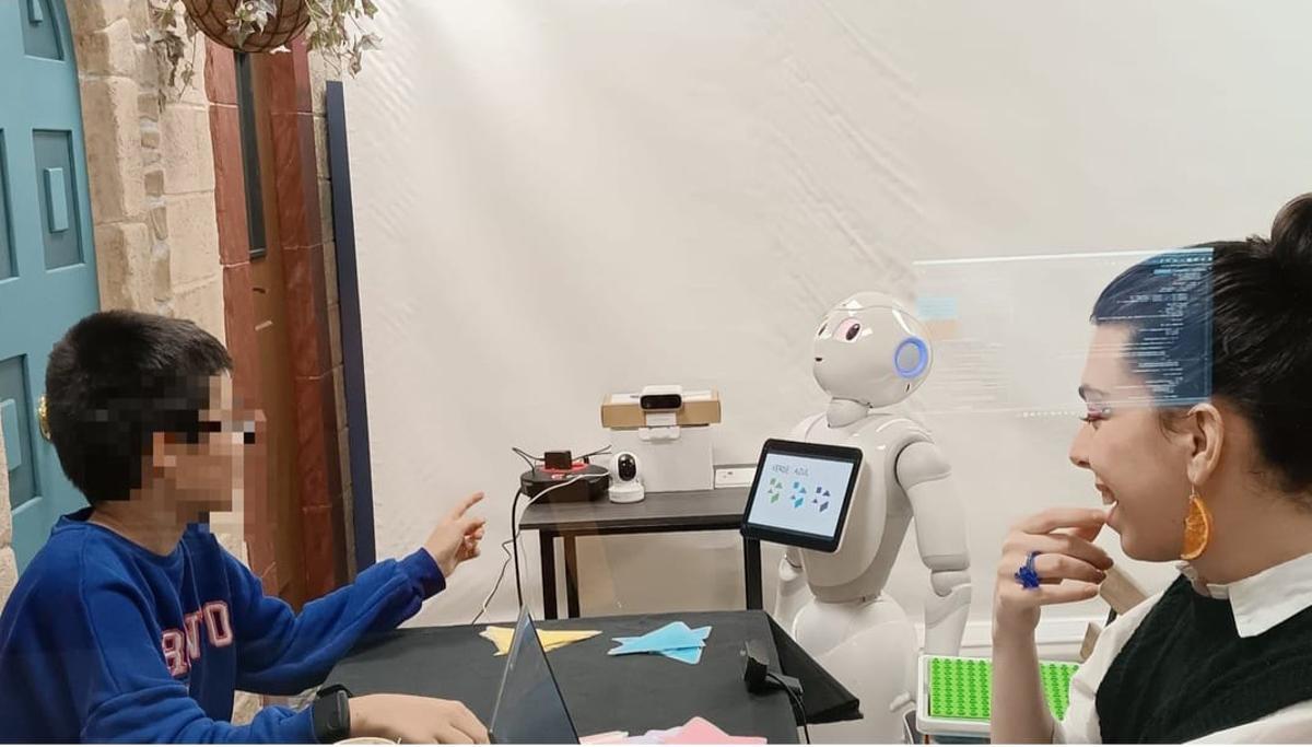 Interacción con uno de los robots del proyecto de Bioingeniería de la UMH