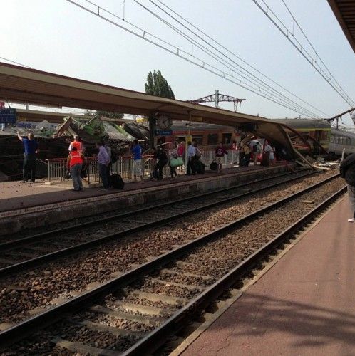 Descarrila un tren en Francia en un accidente con numerosas víctimas