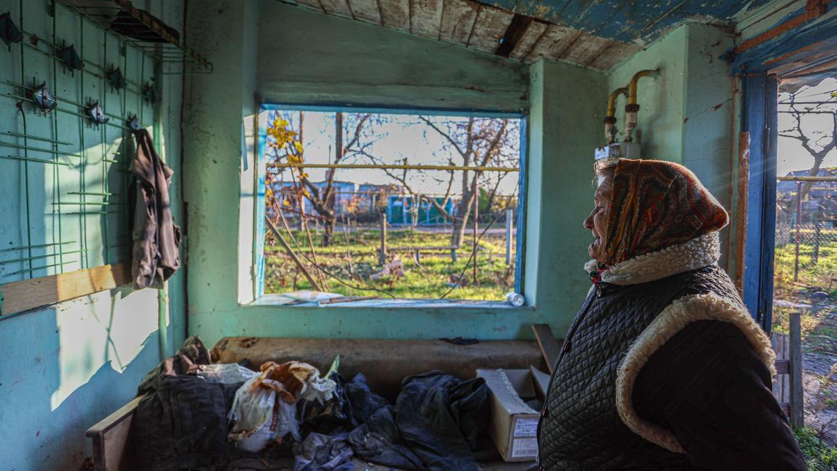 Imatge d&#039;una dona gran a un poble de la regió de Kherson, Ucraïna