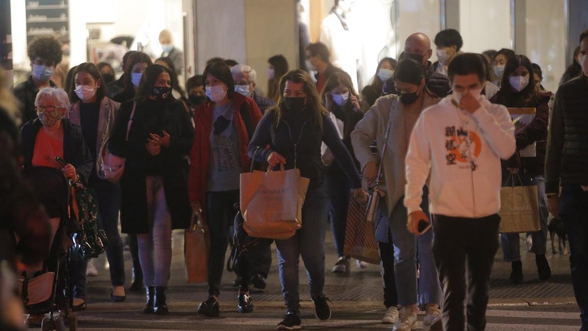 Compras en la calle Colón.