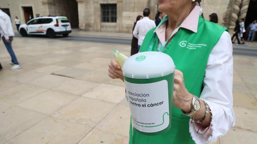 La AECC sale a la calle en Alicante para recaudar fondos contra el cáncer