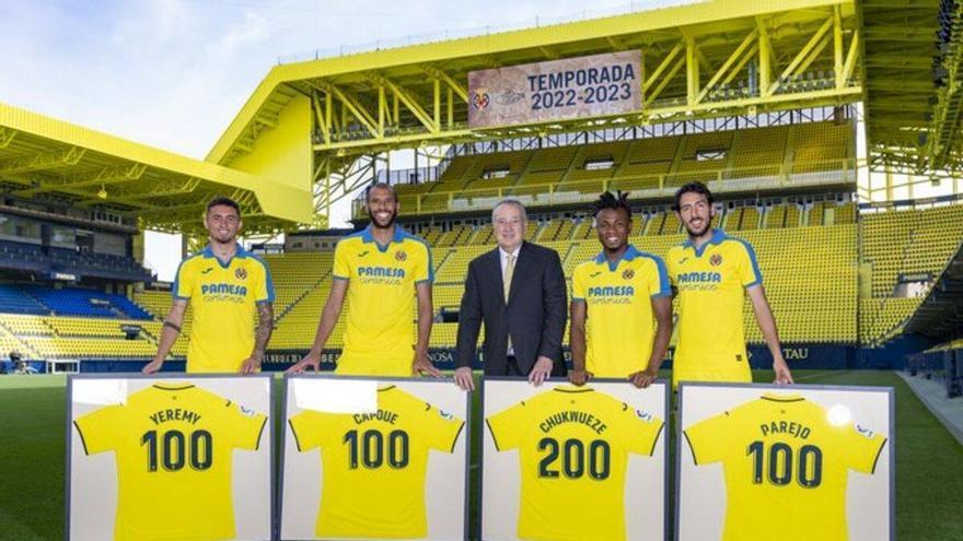 El Villarreal homenajea a sus centenarios de esta temporada