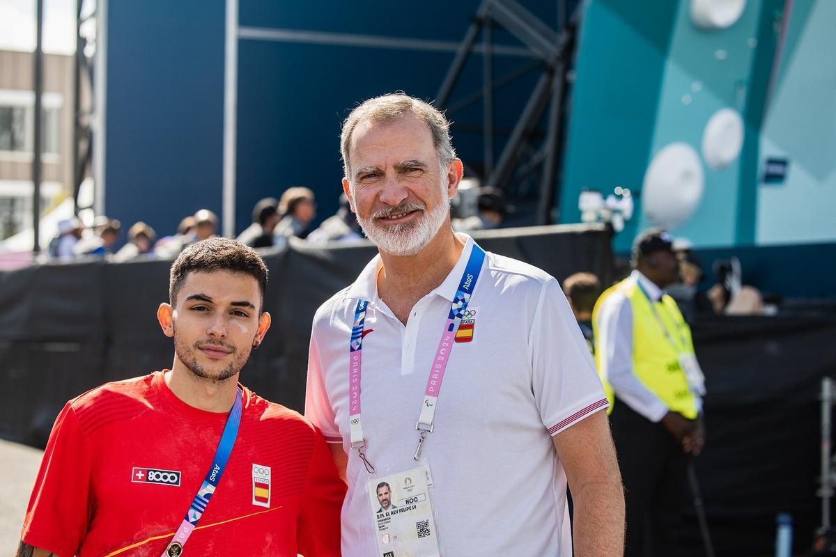 Su Majestad el Rey Felipe VI y el escalador olímpico Alberto Ginés