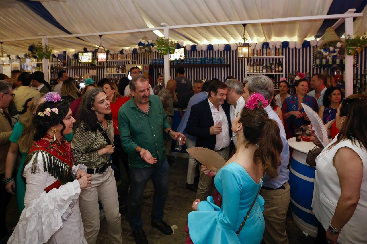 El tardeo se impone en las casetas de la Feria de Córdoba para disfrute de propios y extraños