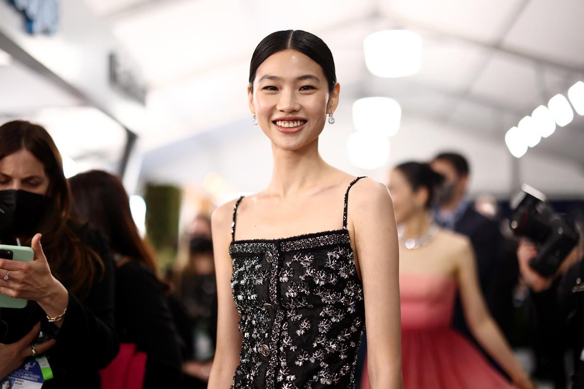 SAG Awards 2022: la cinta de pelo de Hoyeon Jung tiene un