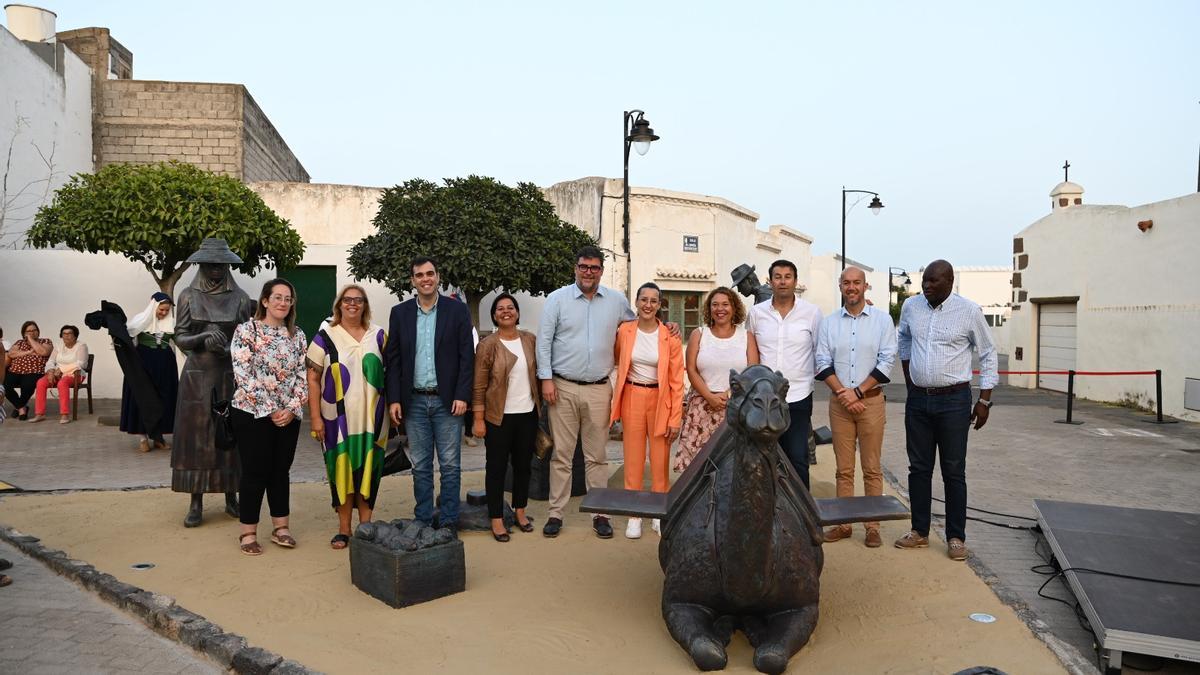 Conjunto escultórico en homenaje al cultivo de batatas en San Bartolomé