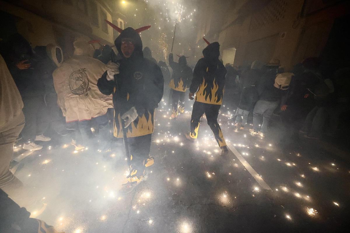 Galería: El correfocs de Dimonis de la Plana recorre las calles de Castelló