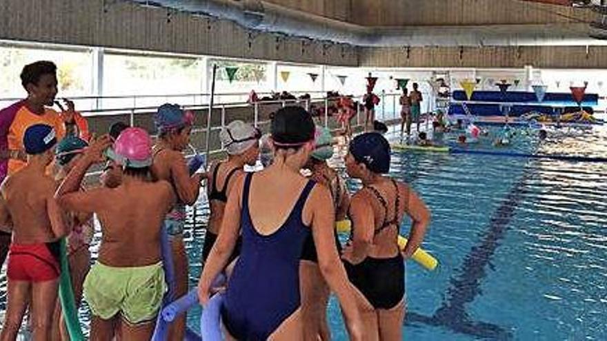 El campus deportivo de actividades acuáticas se desarrolla en la piscina.