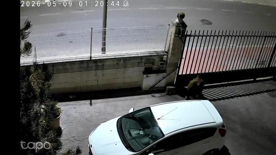 Sorprendido en Algemesí cuando robaba en un vehículo tras romper la ventanilla