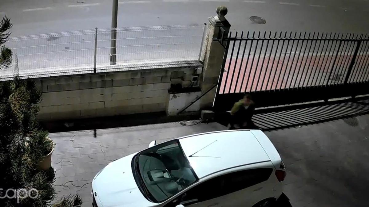 Unas cámaras de seguridad grabaron uno de los robos.