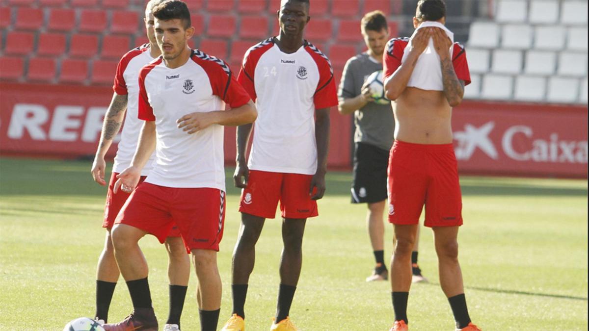 Toscano, tocando balón durante el entrenamiento