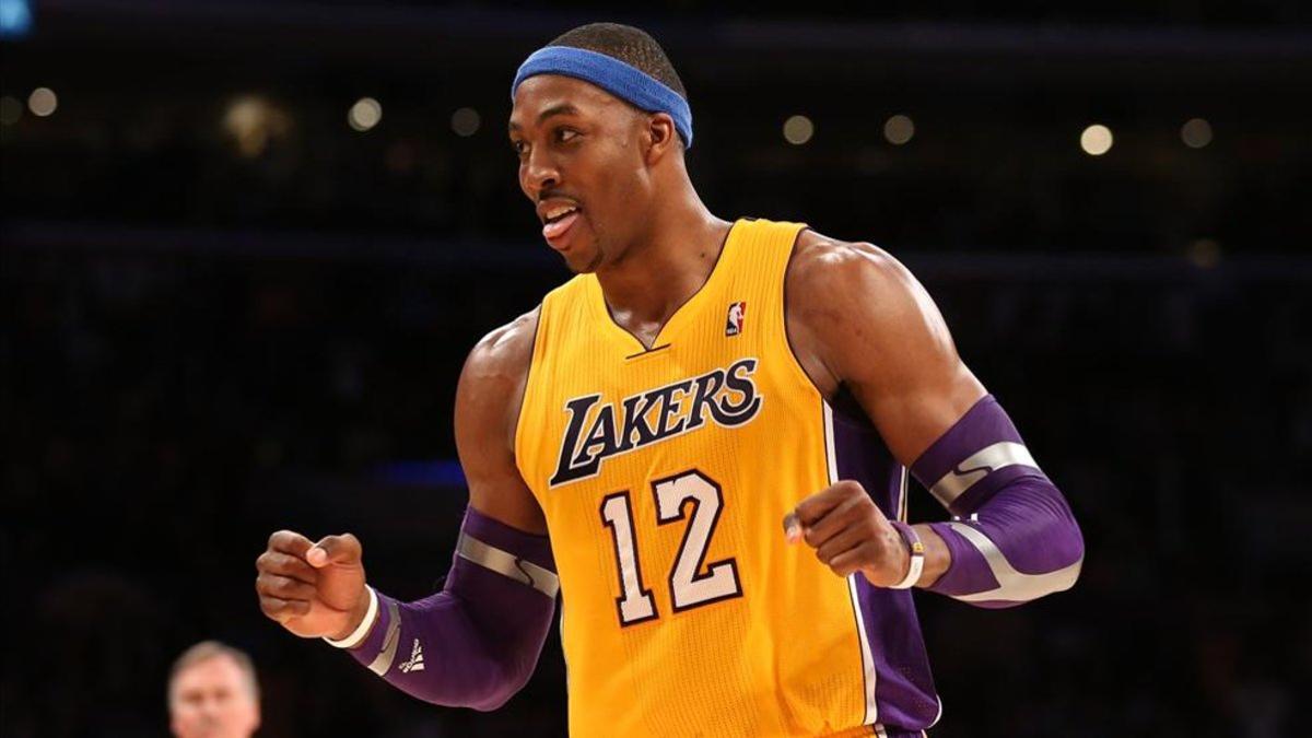 Howard volverá a los Lakers para sustituir la baja de Cousins