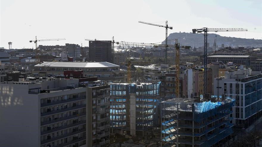 La pandemia hunde un 20% las compras de vivienda de los extranjeros en España