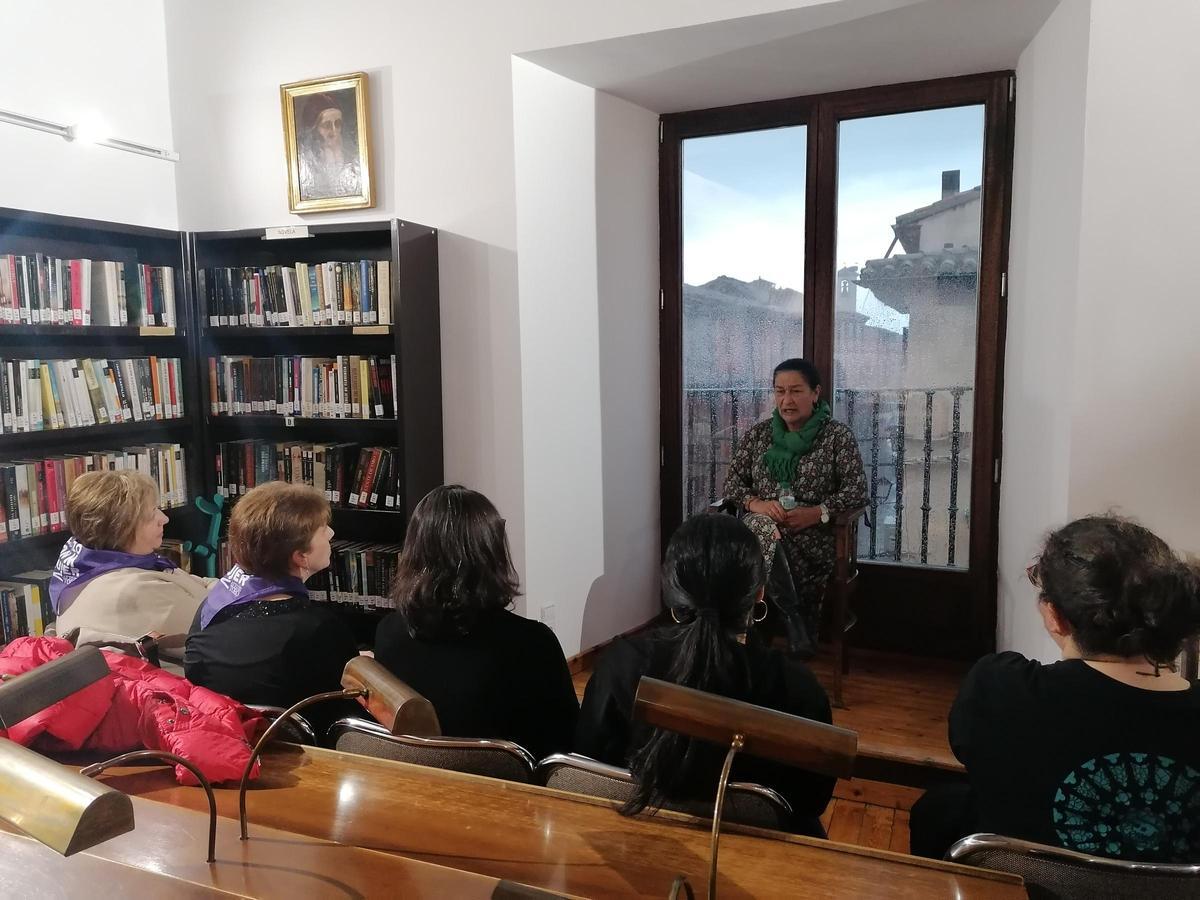 GALERÍA | Toro conmemora el Día de la Mujer con "Bibliotecas Humanas"