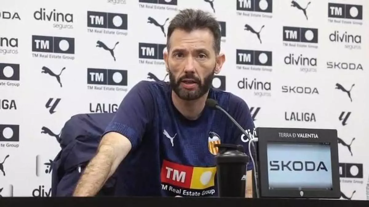 Corberán sobre Gayà: "Jugar 400 partidos en el Valencia es una barbaridad"
