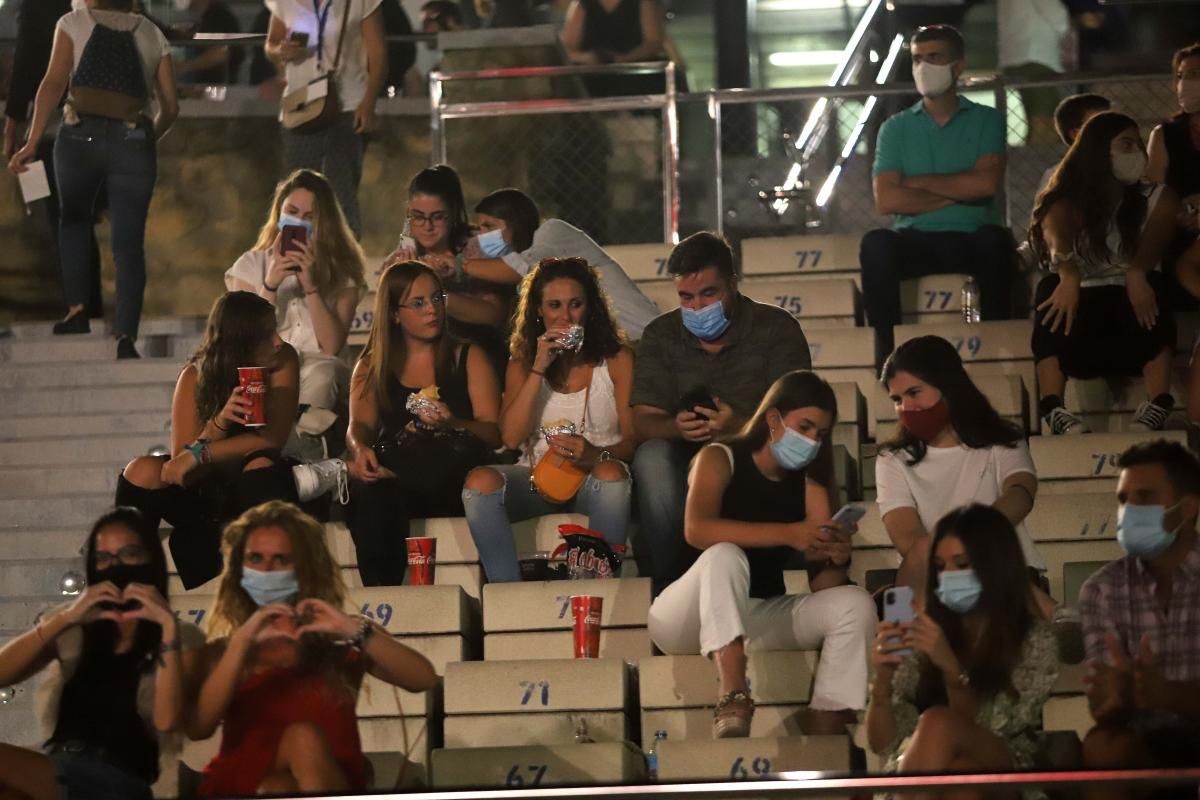 Pablo López encandila a sus fans en el Teatro de la Axerquía