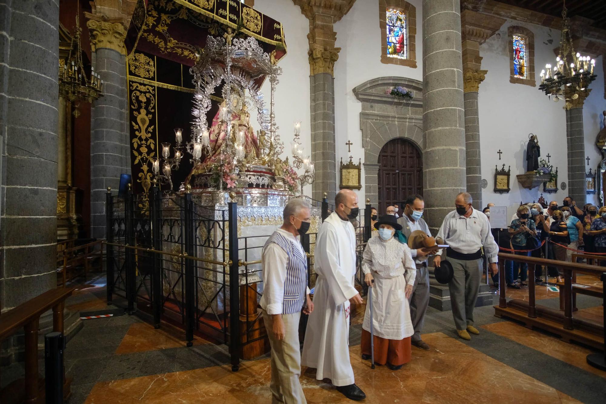 Ofrenda simbólica de los ayuntamientos de Gran Canaria a la Virgen del Pino (07/09/2021)