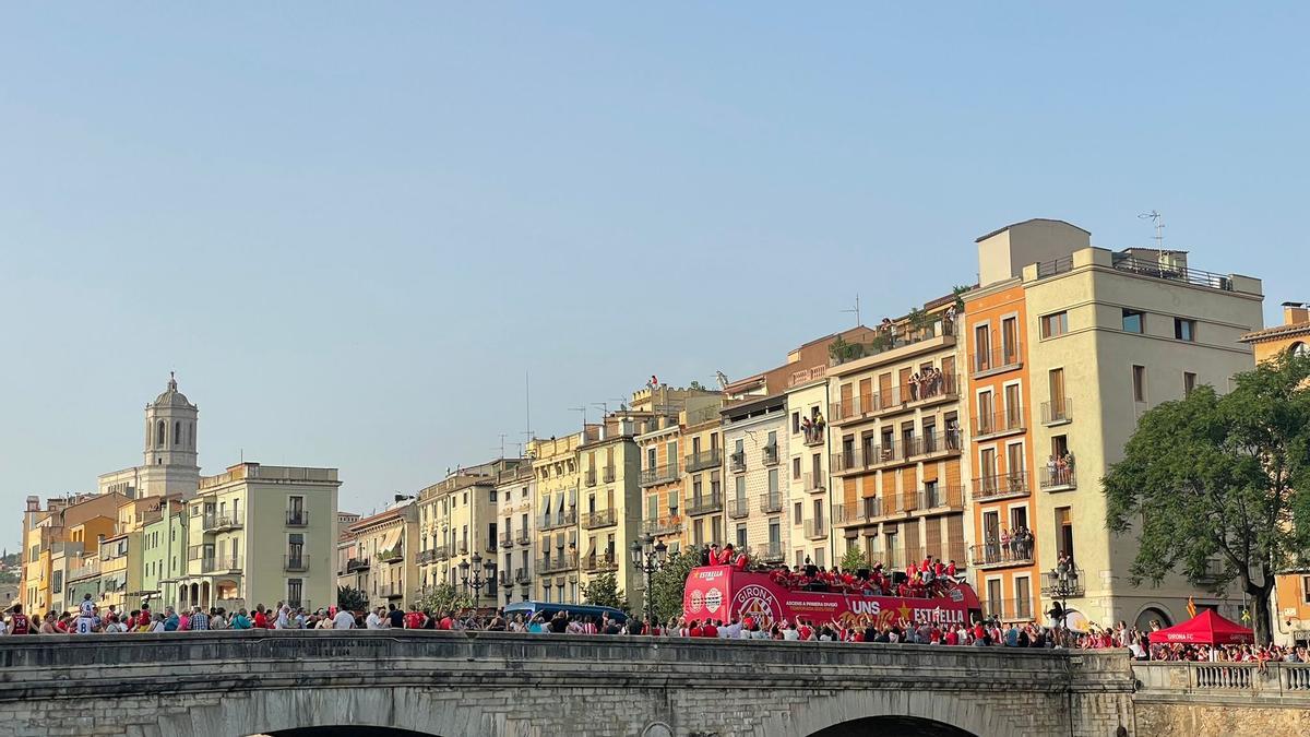 Les millors imatges de la rua de celebració del Girona i el Bàsquet Girona