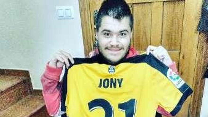 Sergio González, con la camiseta de Jony.