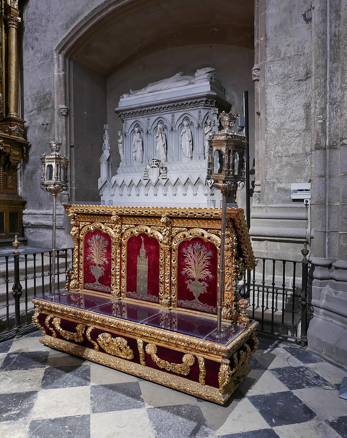 Sepulcro del cardenal Cienfuegos